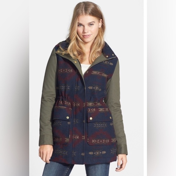 🚨 Coffeeshop Mixed Media Aztec Tribal Patterned Print Hooded Coat. Medium. - Picture 1 of 14